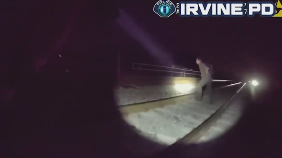 Video shows Irvine police chasing suspected copper wire thief