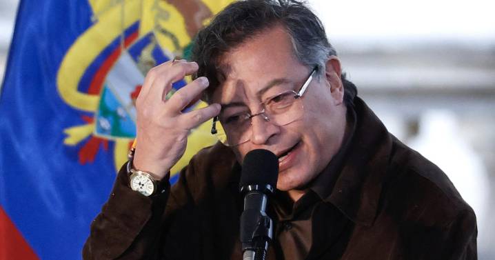 Petro acusa a Estados Unidos de cometer un "crimen de guerra" en ataques a lanchas con 14 muertos