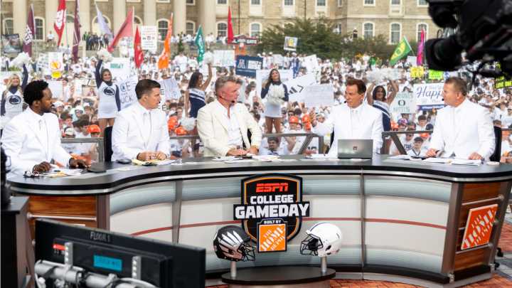 Kirk Herbstreit and College GameDay fans praise Week 10 guest decision and man who made Patrick Mahomes