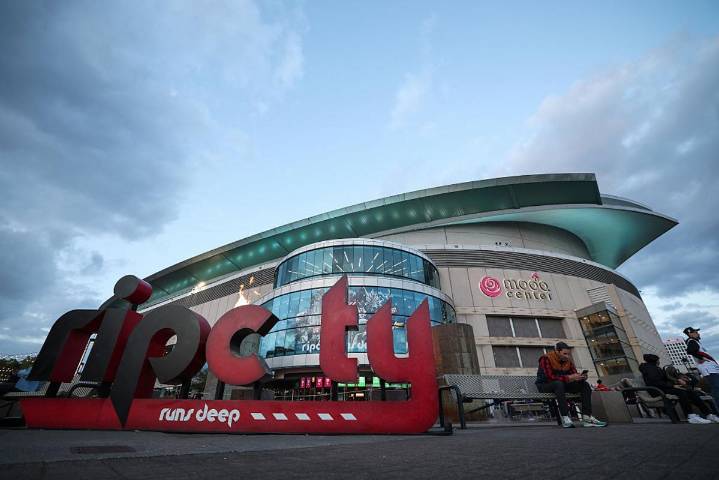 Timberwolves Defeat Trail Blazers In Season Opener Victory