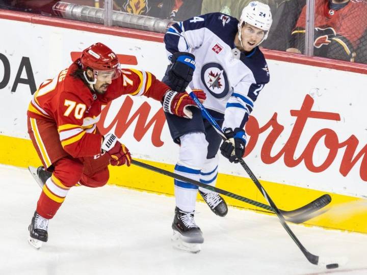 Jets hope for good news after Fleury exits win over Kings with leg injury