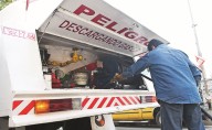 Reforman reglamento de tránsito para transporte de sustancias tóxicas tras explosión de pipa en Iztapalapa