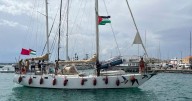 Activistas dicen que Marina israelí comenzó a interceptar una flotilla de ayuda con destino a Gaza