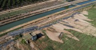 Carreteras deshechas y un pueblo con agua enturbiada: el día siguiente de los aguaceros del Ebro