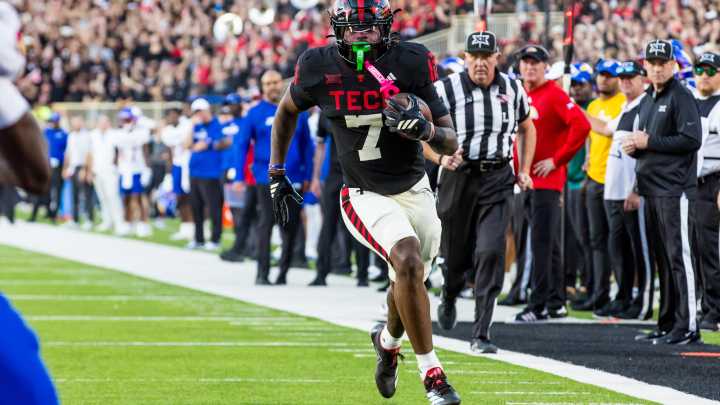 Terrance Carter Jr. leaves Texas Tech football game at ASU with injury