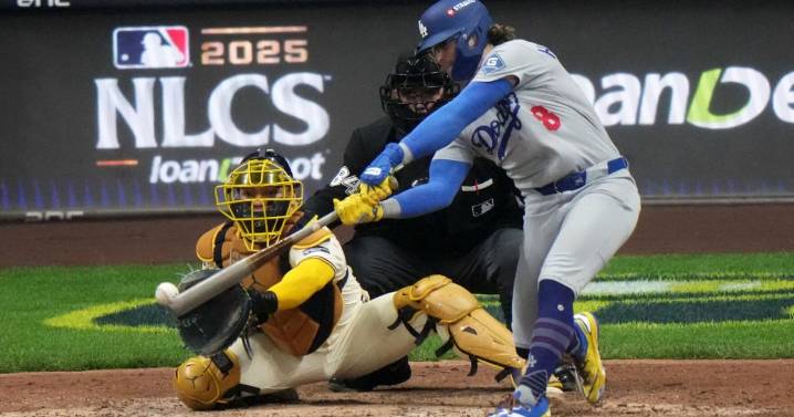 Dodgers aguantan para ganar 2-1 a Cerveceros en el primer juego de la NLCS
