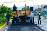 Inician trabajos de asfaltado en la avenida Dalla Costa