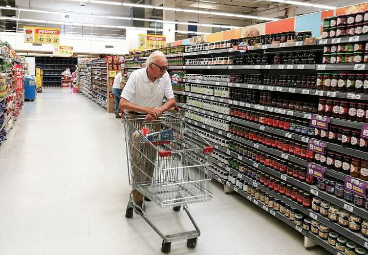 Perdida del poder adquisitivo: cada vez más familias se endeudan para comprar comida