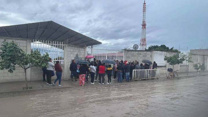 Exigen cambio de la titular de cocina en primaria de Tehuacán