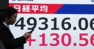 Gold sags after flash crash, bulls take a breather