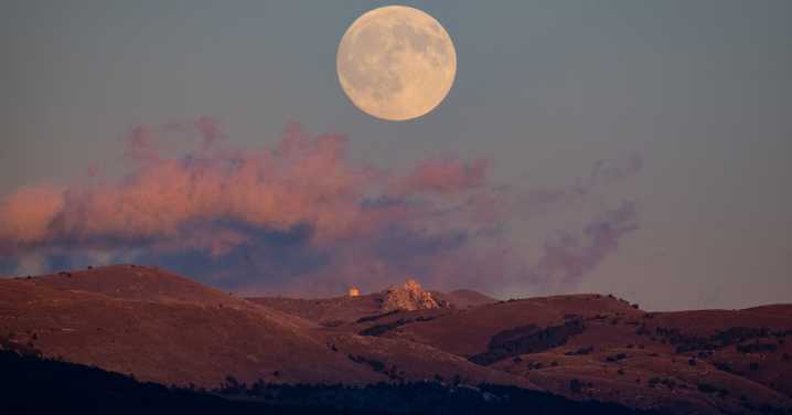 Today’s Moon Phase: October 7, 2025