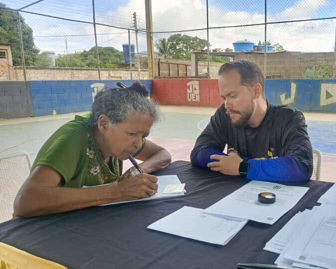 Familias de Zamora reciben seguridad jurídica sobre sus terrenos
