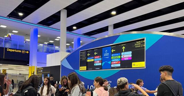 Flights Around U.S. Delayed by Hours as Air Traffic Controllers Go Without Pay in Government Shutdown