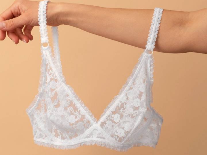 ¿Quién inventó el brasier, la prenda que se ha reinventado a lo largo de la historia?