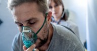 NHS shares four pneumonia symptoms that mean you need to go to hospital