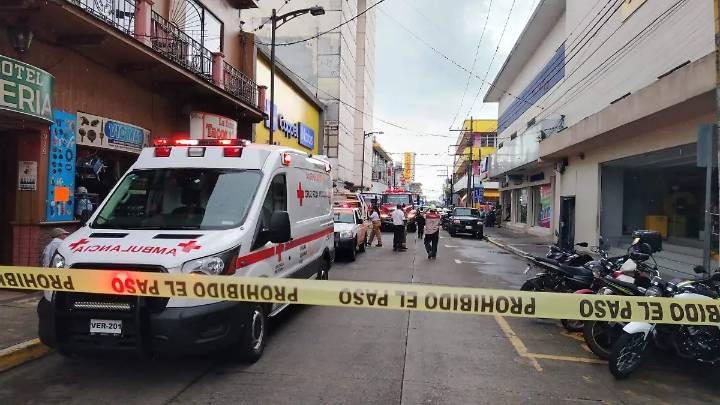 Por conato de incendio desalojan tienda departamental en centro de Córdoba