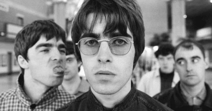 Un porro con McCartney y un guitarrista colgando: Oasis y la turbulenta historia de (What’s the story) Morning Glory?