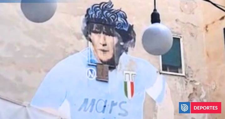 Nápoles tapa el rostro de su ’dios’: comerciantes cubren cara de Diego Maradona en emblemático mural