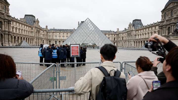 Un robo por encargo, primera hipótesis de este golpe en el Louvre: la policía sigue buscando a los ladrones