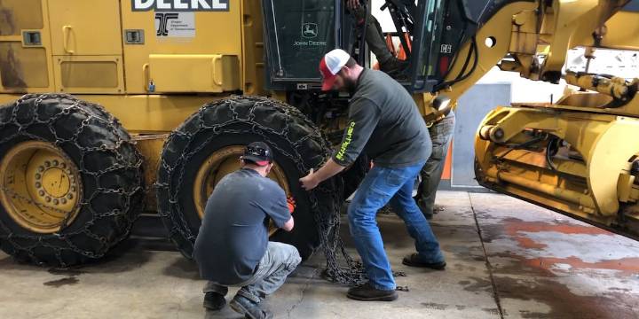 Oregon scrambles to hire winter road maintenance staff after transportation bill passes