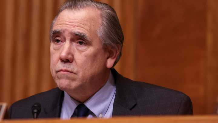 Government shutdown live updates: Democrat gives…