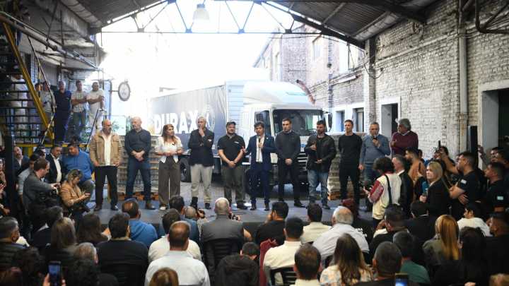 Kicillof afirmó que “Milei está rifando el trabajo argentino y la industria nacional” en Avellaneda