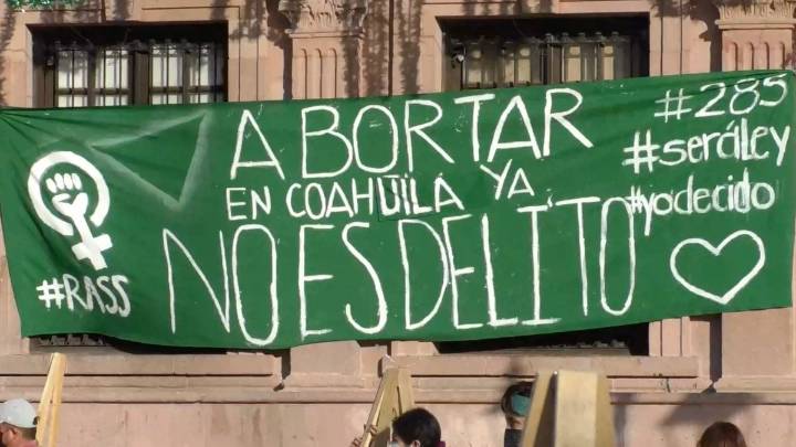 Respaldan católicos el aborto; rechazan castigo contra mujeres