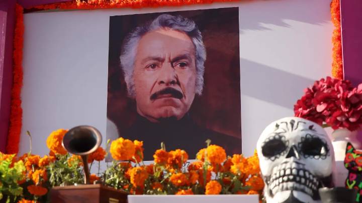 ¿Quién es Ernesto Alonso, “El Señor Telenovela”, a quien se dedica la ofrenda del Festival de Calaveras 2025?