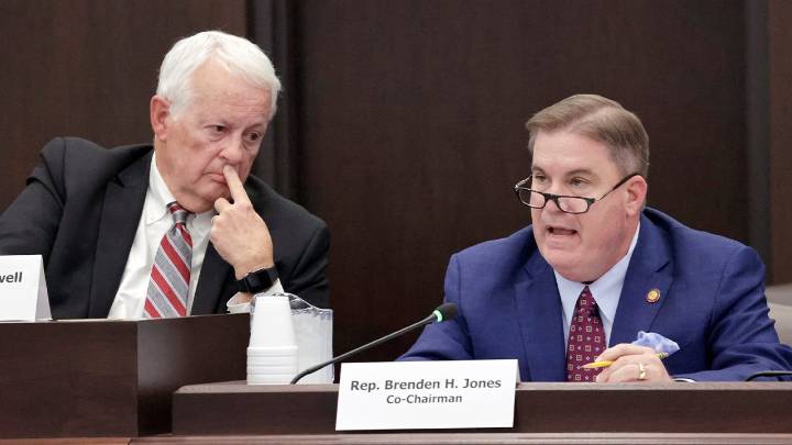 North Carolina Republicans complete redistricting to gain GOP seat