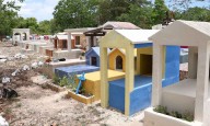 Ordena Blanca Merari acelerar trabajos de limpieza y mejoramiento en los tres cementerios de Puerto Morelos