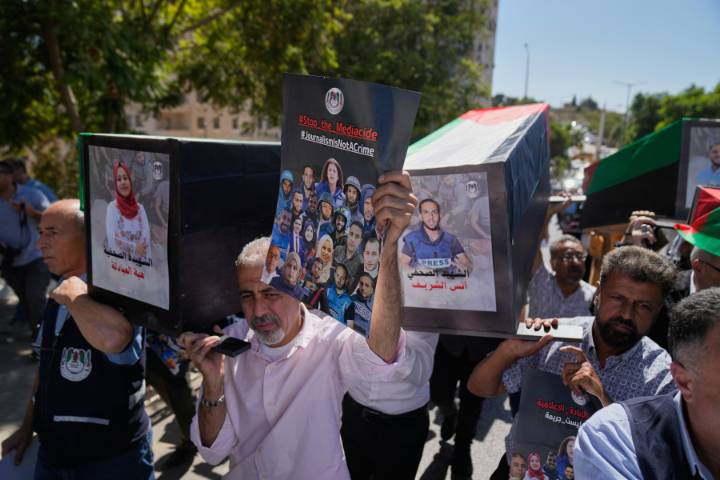 Israel and Hamas agree to ‘first phase’ of plan to end fighting and release hostages, Trump says Updated 1 min ago