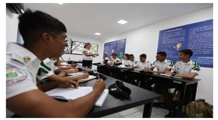 Maduro pidió a la juventud conciencia crítica frente a la información en RR. SS.