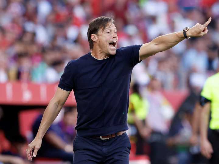 El Sevilla de Matías Almeyda da el golpe del fin de semana en LaLiga de España: goleó al Barcelona, le sacó el invicto y lo bajó de la punta