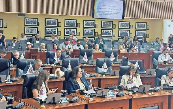Obligarán a diputados a presentarse en sesiones