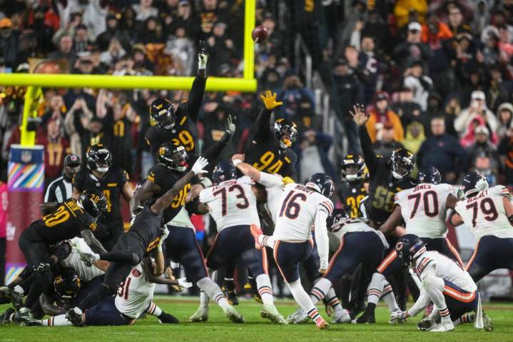 Moody’s last-second kick lifts Bears past Commanders, 25