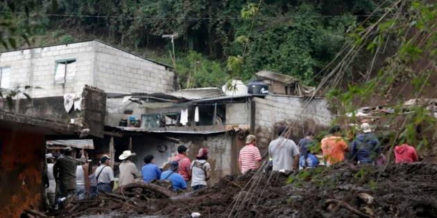 Sube a 82 el número de muertos por intensas lluvias e inundaciones