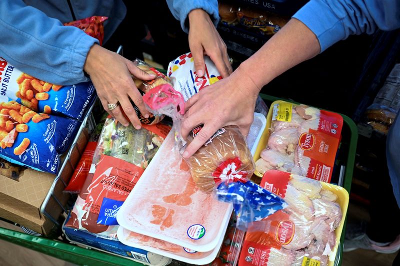 US House Democrats push USDA to fund food benefits as shutdown continues