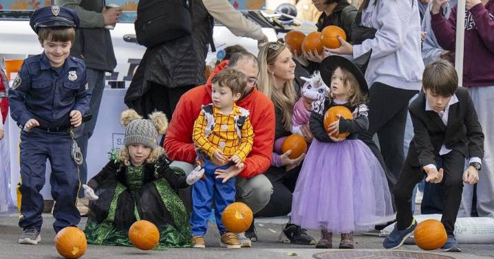 Saratoga Springs pumpkin roll in 27 photos