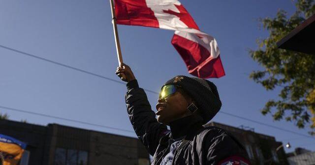 Canada Post tables new offers to striking postal workers