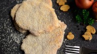 Ni harina ni pan: el truco fácil de los cocineros para que los filetes empanados queden súper crujientes
