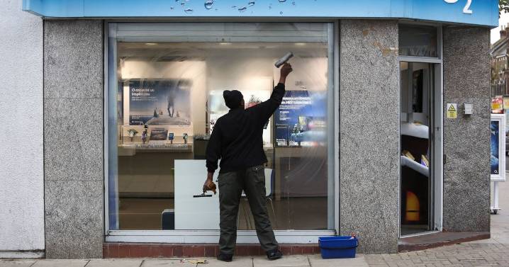 'Almost all' O2 phone customers hit with 'mockery' price hike