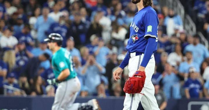 Blue Jays waste opportunity in Game 1 and enter danger zone