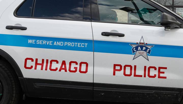 Man charged with assaulting 2 Chicago police officers
