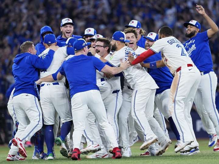 Springer's clutch homer sends Blue Jays to World Series