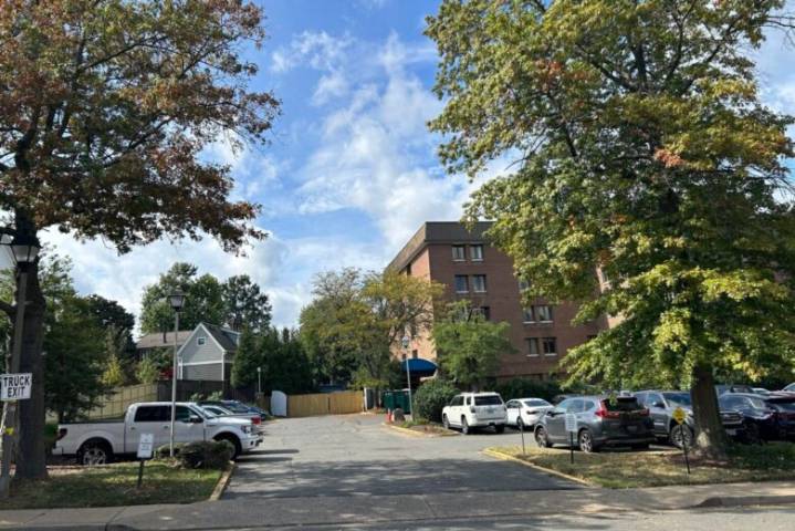 Increasing needs of Arlington rehab center creating traffic safety concerns, neighbors say