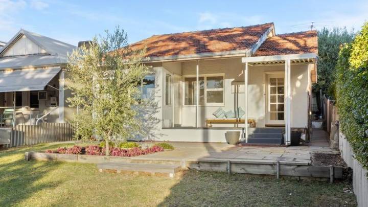 House That! 
                                          Comments
                                        
                                          Premium
                                        C