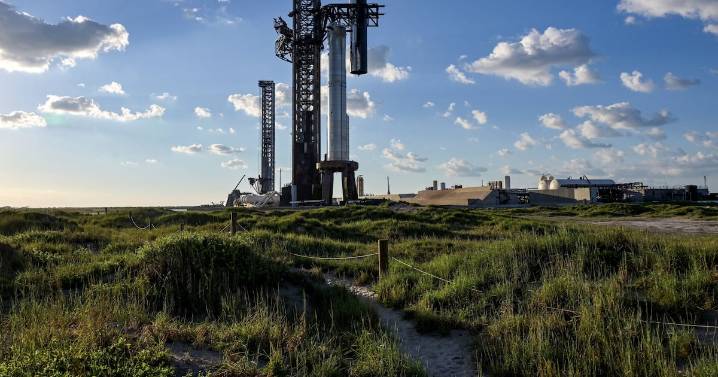 NASA plan to return astronauts to moon sparks concerns