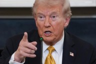 Sobrevuela Venezuela bombardero de EU y Trump lo niega
