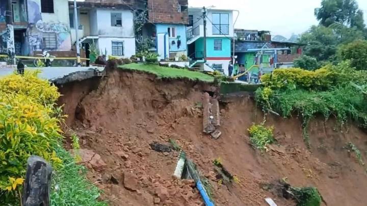 Deslizamiento de tierra en Granada, Antioquia: Más de 20 viviendas en riesgo de colapso