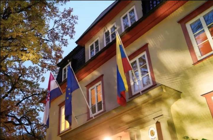 Venezuela anuncia cierre de embajadas en Noruega y Australia, y apertura en Zimbabue y Burkina Faso